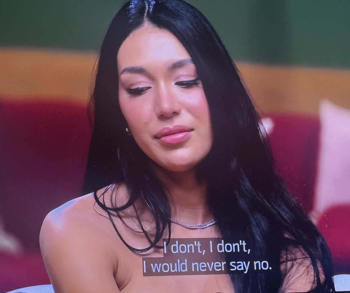 NotACuteLookBoo's tweet photo. She been done with this relationship you can tell! Ain't no way in hell she's going back to him #90day #90DayLastResort https://t.co/2lHB1OTv5g
