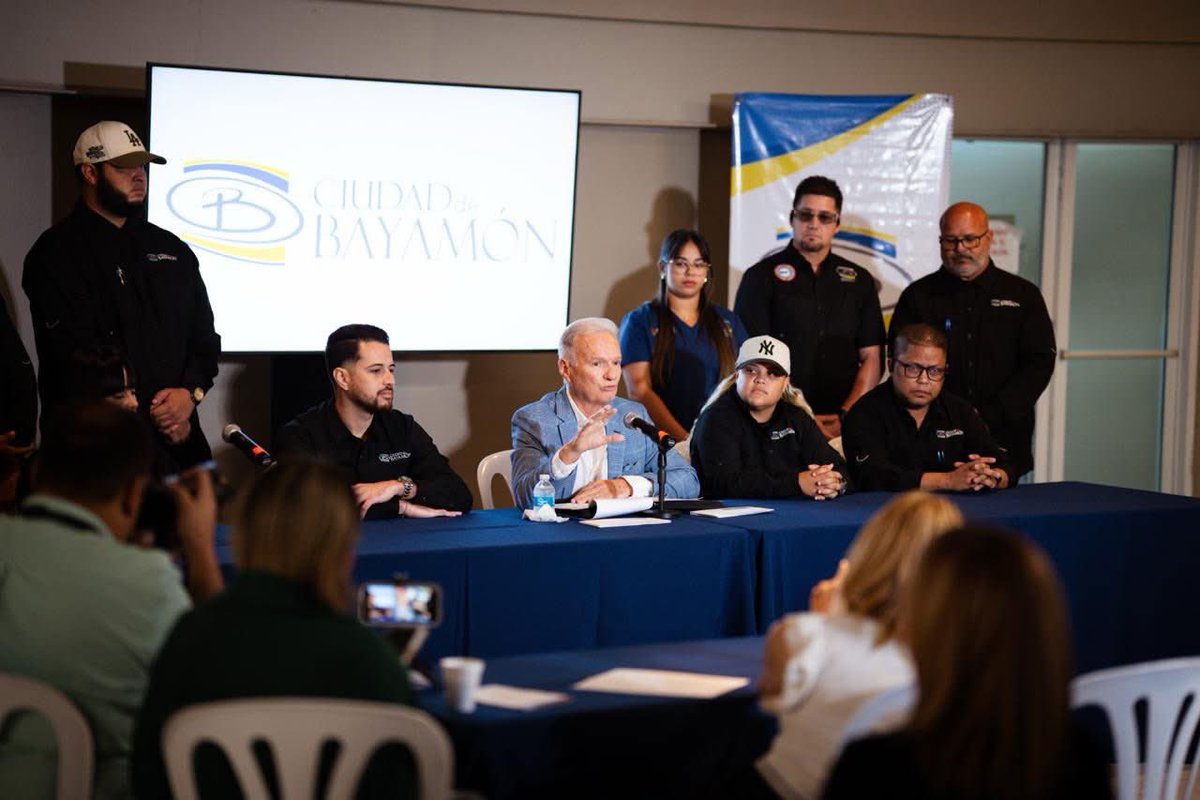 ciudadebayamon's tweet photo. ¡Bayamón vuelve a marcar la diferencia!

Desde el 1ro de octubre, 1,214 empleados municipales recibirán un aumento en su salario mínimo, convirtiendo a Bayamón en el primer municipio en establecer esta escala salarial.

Esta medida representa una inversión de $5 millones y permitirá aumentos de hasta un 32%. 

Además, el Municipio aumentó su aportación patronal al plan médico de los empleados, reafirmando su compromiso con el bienestar de quienes trabajan cada día al servicio de nuestra ciudad.

#Bayamón #CiudadDeBayamón