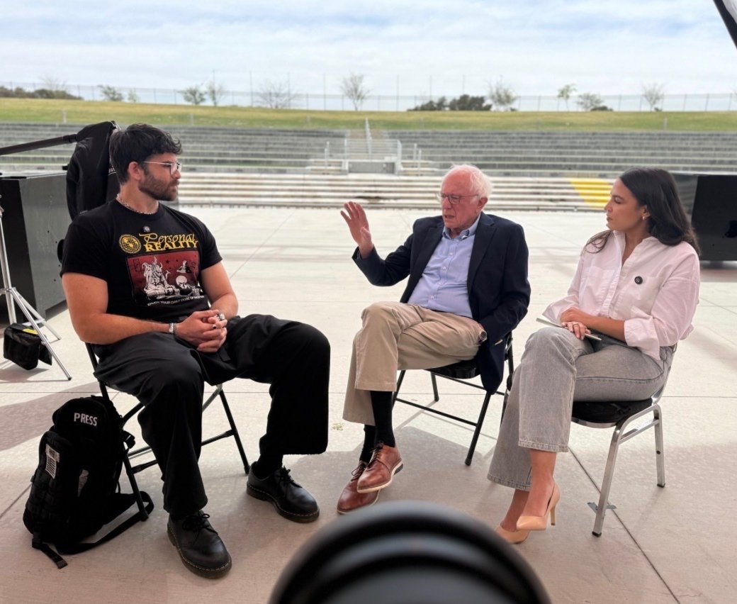 JaceYarbrough's tweet photo. He “insists the far-left streamer doesn't represent the Democratic Party” while he campaigns across the country with the faces of the Democratic Party. https://t.co/64PurltP8o