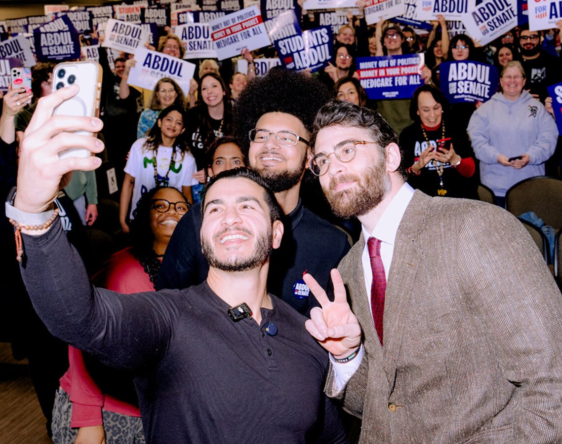 JaceYarbrough's tweet photo. He “insists the far-left streamer doesn't represent the Democratic Party” while he campaigns across the country with the faces of the Democratic Party. https://t.co/64PurltP8o
