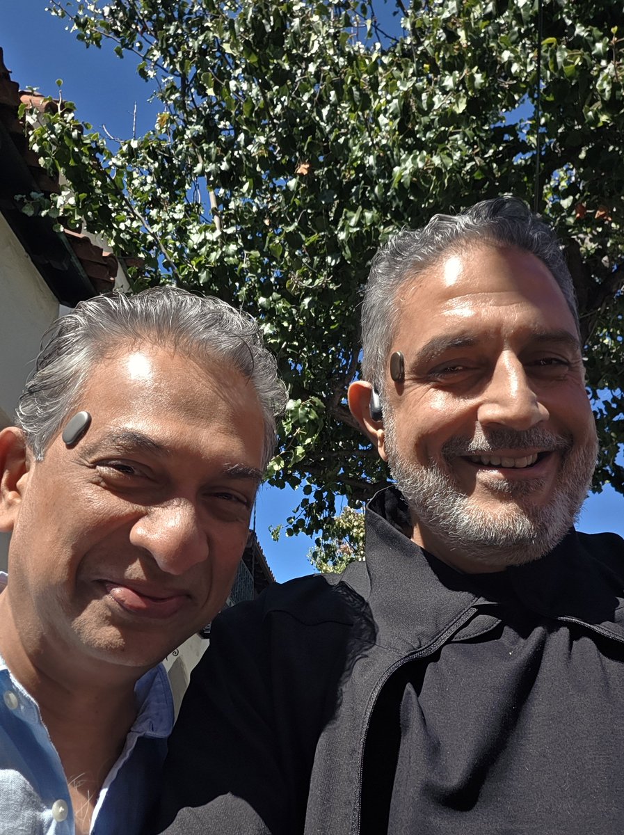 PKGulati's tweet photo. Temple-ers of the World...
Unite in Silicon Valley 😀
Serendipity extreme...

#Temple @RajanAnandan https://t.co/A6RKvZFTao