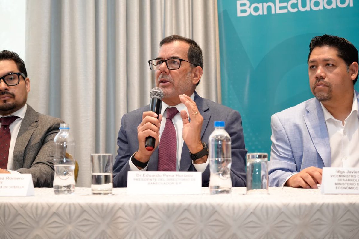 BanEcuadorBP's tweet photo. En el lanzamiento de ExpoCampo Sierra 2026, @eduardopenah, presidente del Directorio, presentó el crédito #SemillaSegura, una alternativa de financiamiento para fortalecer al sector agrícola.

👉🏻 Impulsamos el uso de semillas certificadas 
👉🏻 Fortalecemos la productividad https://t.co/nxBzh4pvEG