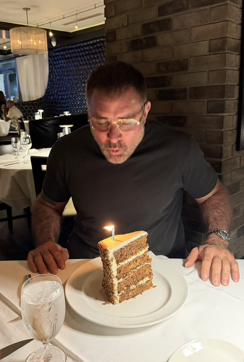 Donald_12dona's tweet photo. To day is my birthday 

Nobody wishes me

I'm upset 

Only him wishes me

Go support his account 

Plz

@Officialzyro01 https://t.co/etC7KYdkXo
