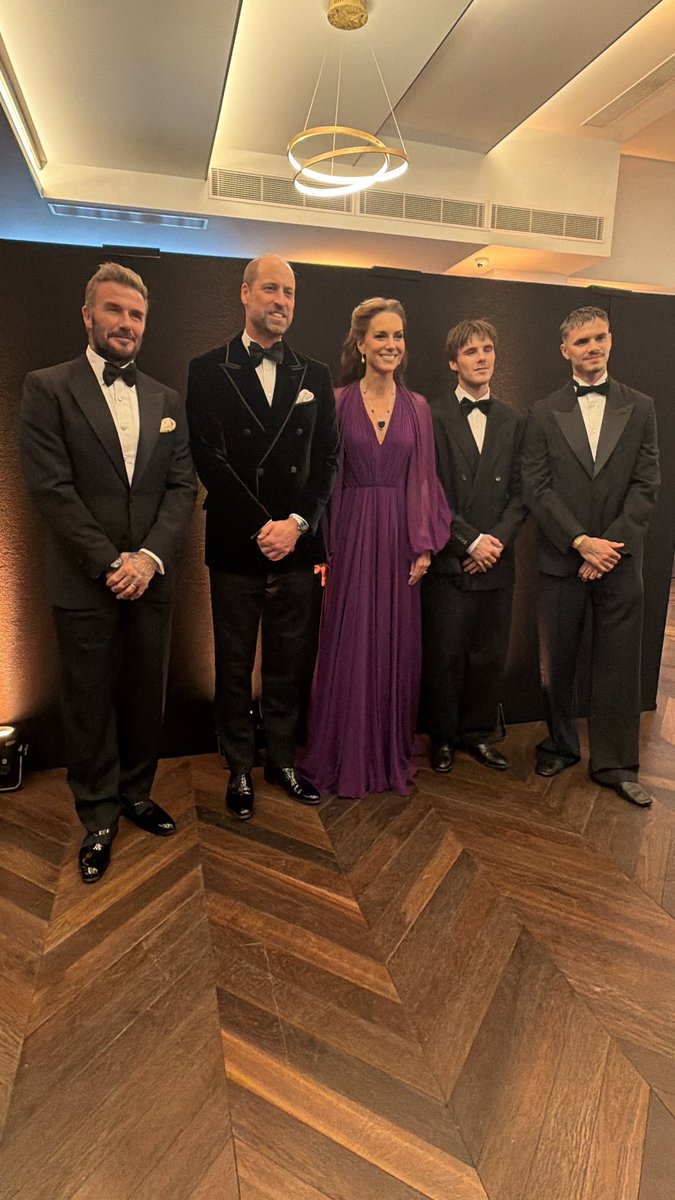 RE_DailyMail's tweet photo. A few old friends turned up tonight to join the Prince and Princess of Wales - David Beckham with sons Cruz and Romeo https://t.co/azPGsVDHjb