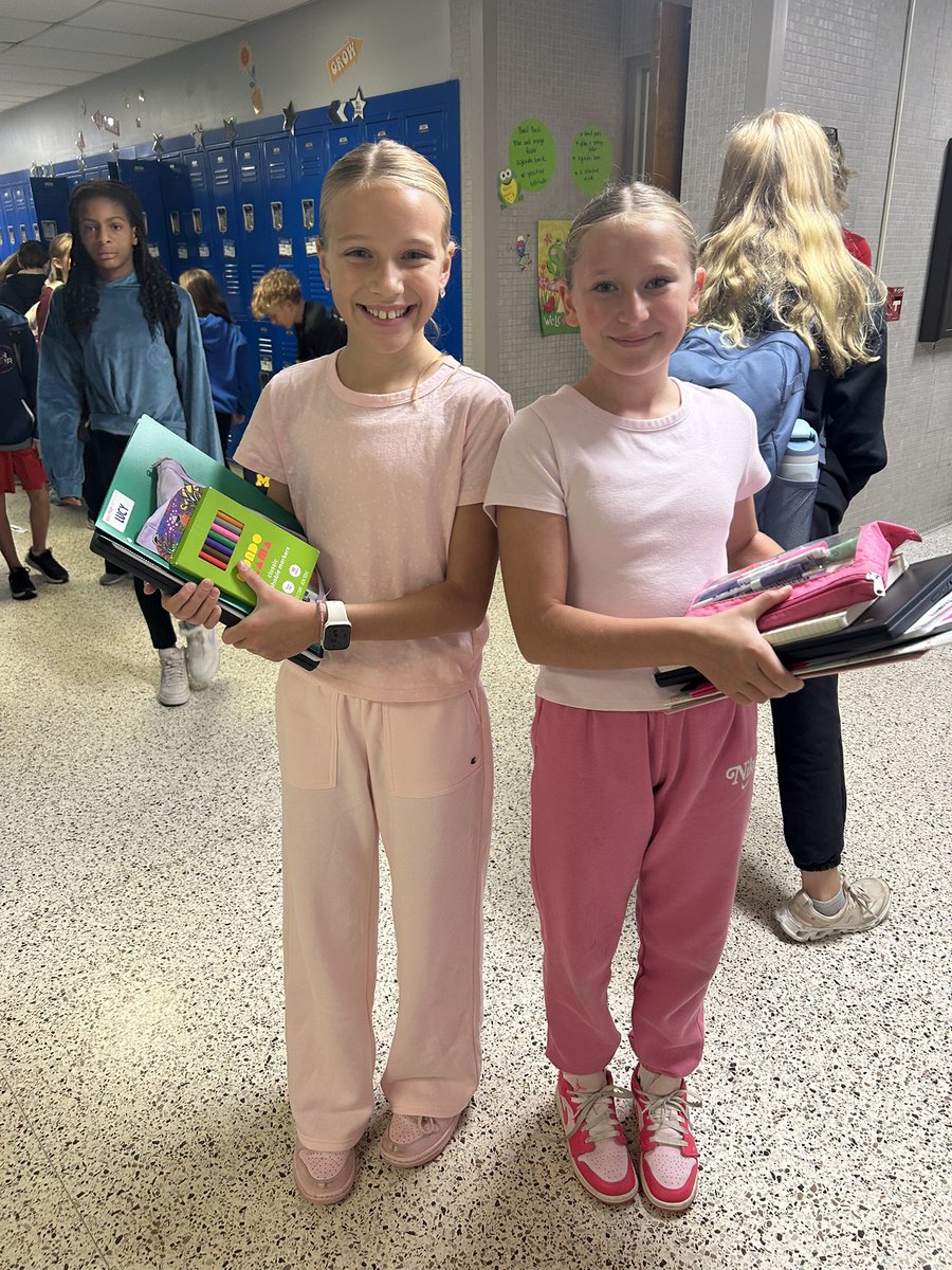 FTMissMorstadt's tweet photo. More twins for “Twin Tuesday” - they look great! https://t.co/iPI9hdv3es