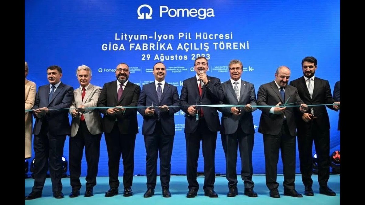 Seyircilerhazir's tweet photo. Bir vatandaş olarak hükümetin bu derecede boy gösterdigi bist30 hissesinde varımı yoğumu kaybettim. 
Şirket hükümetten teşvikler aldı, şirkete özel kararnameler çıktı.
Açılışını cb yardımcısı bakanlar valiler yaptı.
HÜKÜMET VATANDAŞINA TUZAK KURDU.
HERŞEYİMİ BENDEN ÇALDI.
#KONTR https://t.co/G1fz0rnpJf