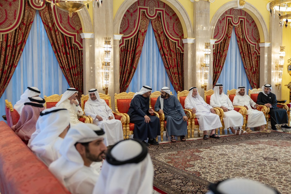 DXBMediaOffice's tweet photo. رئيس الدولة وحكام الإمارات يقدمون واجب العزاء إلى محمد بن راشد في وفاة الشيخ أحمد بن راشد آل مكتوم "رحمه الله"، وذلك في مجلس زعبيل. https://t.co/dAfc8i6urT