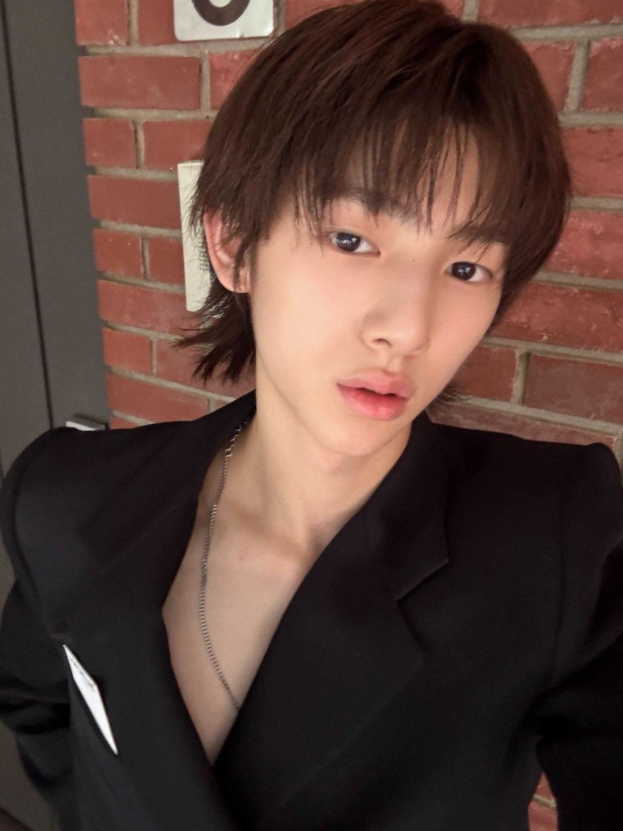 femhooon's tweet photo. YES I LIKE THAT BOY BECAUSE HE LOOKS LIKE A GIRL https://t.co/LKnBI16D92