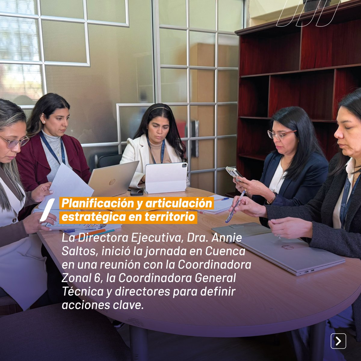 INSPI_ECUADOR's tweet photo. 🔬🇪🇨 ¡Gestión y ciencia en acción desde el sur del país!

Nuestra Directora Ejecutiva, Dra. Annie Saltos, junto a la Coordinadora Zonal 6, Dra. María Cristina Pacurucu, la Coordinadora General Técnica, Dra. Eva Nicola y directores institucionales, mantuvo una reunión de trabajo para coordinar acciones estratégicas y evaluar la gestión de la sede en Cuenca. 

Posteriormente, las autoridades realizaron un recorrido técnico y operativo por las diferentes instalaciones de la Coordinación Zonal 6. 
Durante la jornada, constataron de cerca la operatividad de las áreas, el equipamiento tecnológico y el cumplimiento de estrictos protocolos de bioseguridad, reafirmando nuestro compromiso de respaldar la labor del talento humano en territorio para garantizar la excelencia en la salud pública. 

¡Fortalecemos nuestras sedes para servir con calidad a todo el Ecuador! 🇪🇨