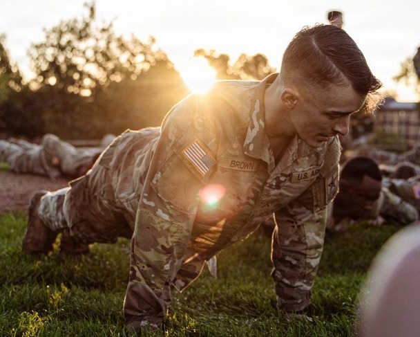 USArmy's tweet photo. Every rep builds readiness. Every Soldier strengthens the team. https://t.co/GaZLJmb5Xu
