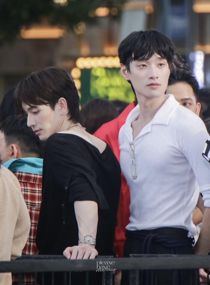 taeminestrone's tweet photo. They actually want me dead with their perfect height difference https://t.co/DWVqPEwf81