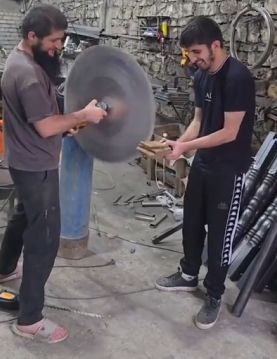 CDailyReports's tweet photo. What could possibly go wrong? 😅🤦
#OSHA #safety #fail #constructionfails #Construction #ConstructionDailyReports #contractors #CDR #builder #building #subcontractors #constructionworker #generalcontractor #constructionmanager #constructionmanagement https://t.co/p9uRILVVJR