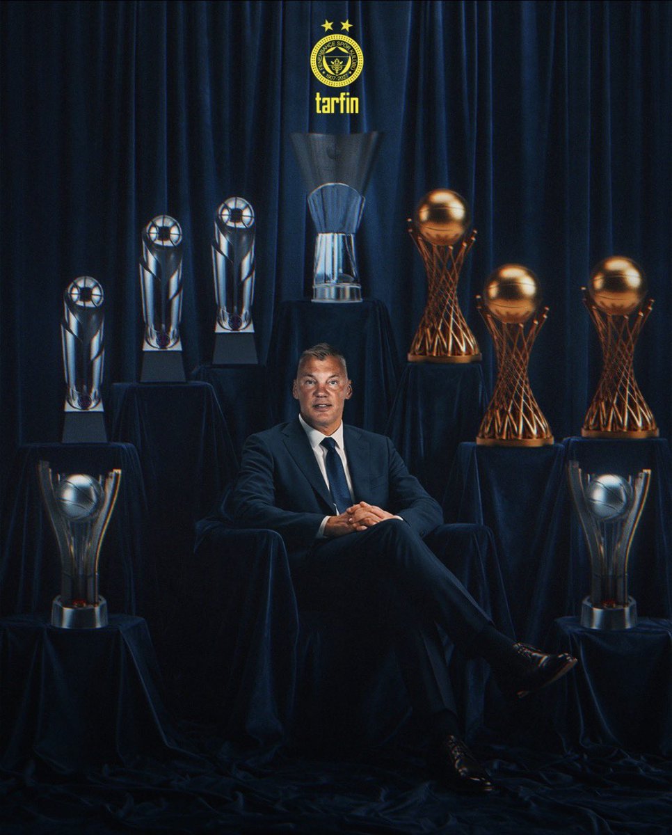 Kemalist89's tweet photo. ŞAAAMMPİYOOON! 🏆 

#Fenerbahçe 👏👏 https://t.co/yNYTrR8Gll