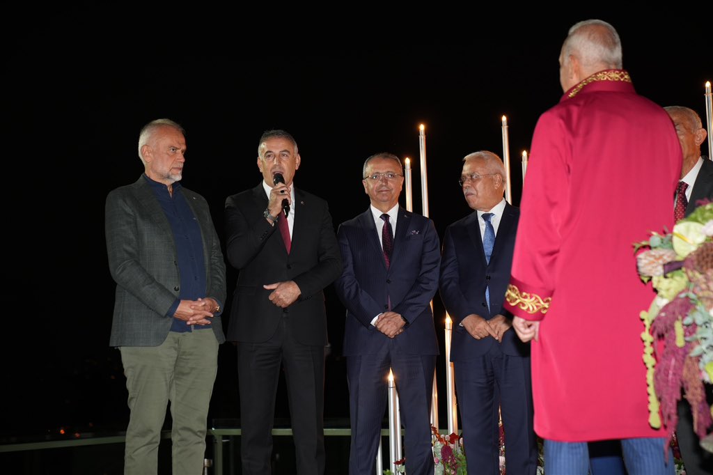 cetinkaya_salim's tweet photo. Ukid Başkanı Zeki Çalışkan’ın kıymetli kızı Tayyibe Zehra ile Mücahid Kayıkçı'nın nikat akitlerini Belediye Başkanımız @ismetyildirimtr gerçekleştirirken bizlerde şahitlik ettik.

Genç kardeşlerimize iki cihan saadeti diliyorum.

@abdullahozdemir https://t.co/UrVja4DJkA