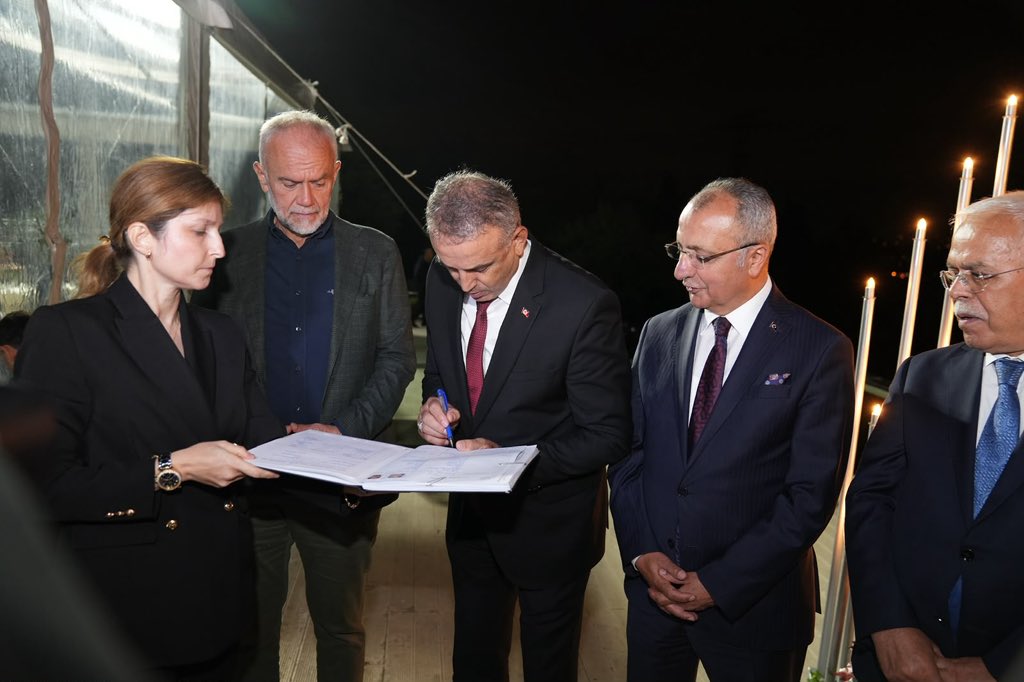 cetinkaya_salim's tweet photo. Ukid Başkanı Zeki Çalışkan’ın kıymetli kızı Tayyibe Zehra ile Mücahid Kayıkçı'nın nikat akitlerini Belediye Başkanımız @ismetyildirimtr gerçekleştirirken bizlerde şahitlik ettik.

Genç kardeşlerimize iki cihan saadeti diliyorum.

@abdullahozdemir https://t.co/UrVja4DJkA
