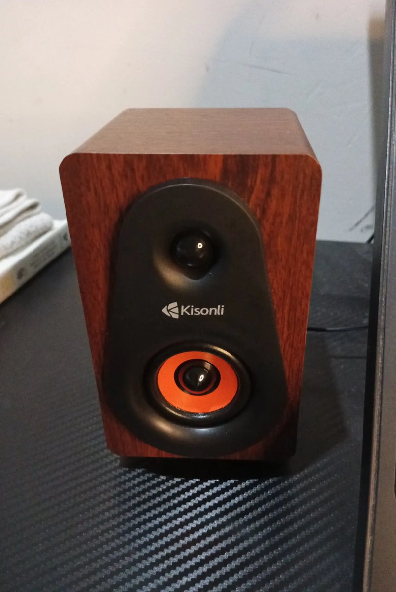 mosscider_'s tweet photo. Speakers arrived. Isn't it cute? Just being there urges you to headpat it. I'll place a yuzu toy on its top if I have one for sure https://t.co/mMHILXSkK4