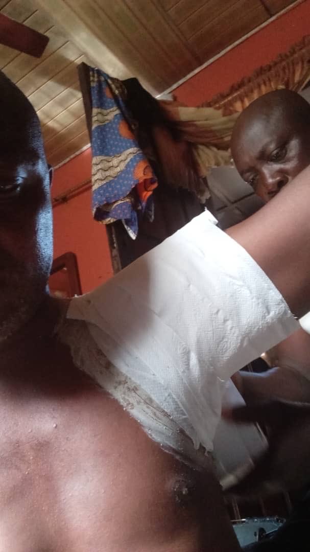 Psycho_gram1's tweet photo. This is what @followlastma  Lastma officers did to my driver last Saturday while trying to take his vehicle by force
They did not explain why they wanted to take his vehicle
According to him, he didn’t do anything to warrant seizing his vehicle which is why he struggled with them https://t.co/aFXISY59eu
