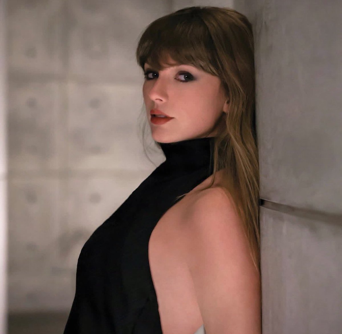 ChunLiMedia's tweet photo. 🚨| BREAKING NEWS: Taylor Swift has announced her new single ‘Patient Zero’ out September 25th.

Nicki Minaj used to release songs too, unfortunately she’s dedicated all her time to sucking Donald Trump’s dick. https://t.co/kaiWx2QW1n