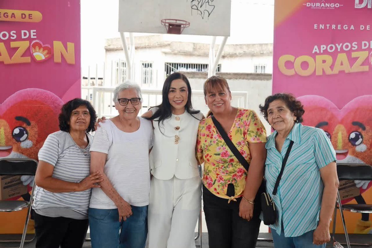 danisotto's tweet photo. Hoy estuvimos en la colonia 8 de Septiembre, en nuestro Distrito 4, acompañando a la Sra. Marisol Rosso en la entrega de #ApoyosDeCorazón. 🫶🏻

Se entregaron apoyos alimentarios y placas dentales, acciones que representan bienestar y un respaldo para las familias de nuestra comunidad.

Felicidades y enhorabuena a la Presidenta Marisol Rosso y a todo el equipo de DIF ESTATAL DURANGO, por seguir llevando estos apoyos a quienes más lo necesitan. ❤️

¡Cuando se trabaja por nuestra gente, los resultados se sienten! 🫰🏻✨