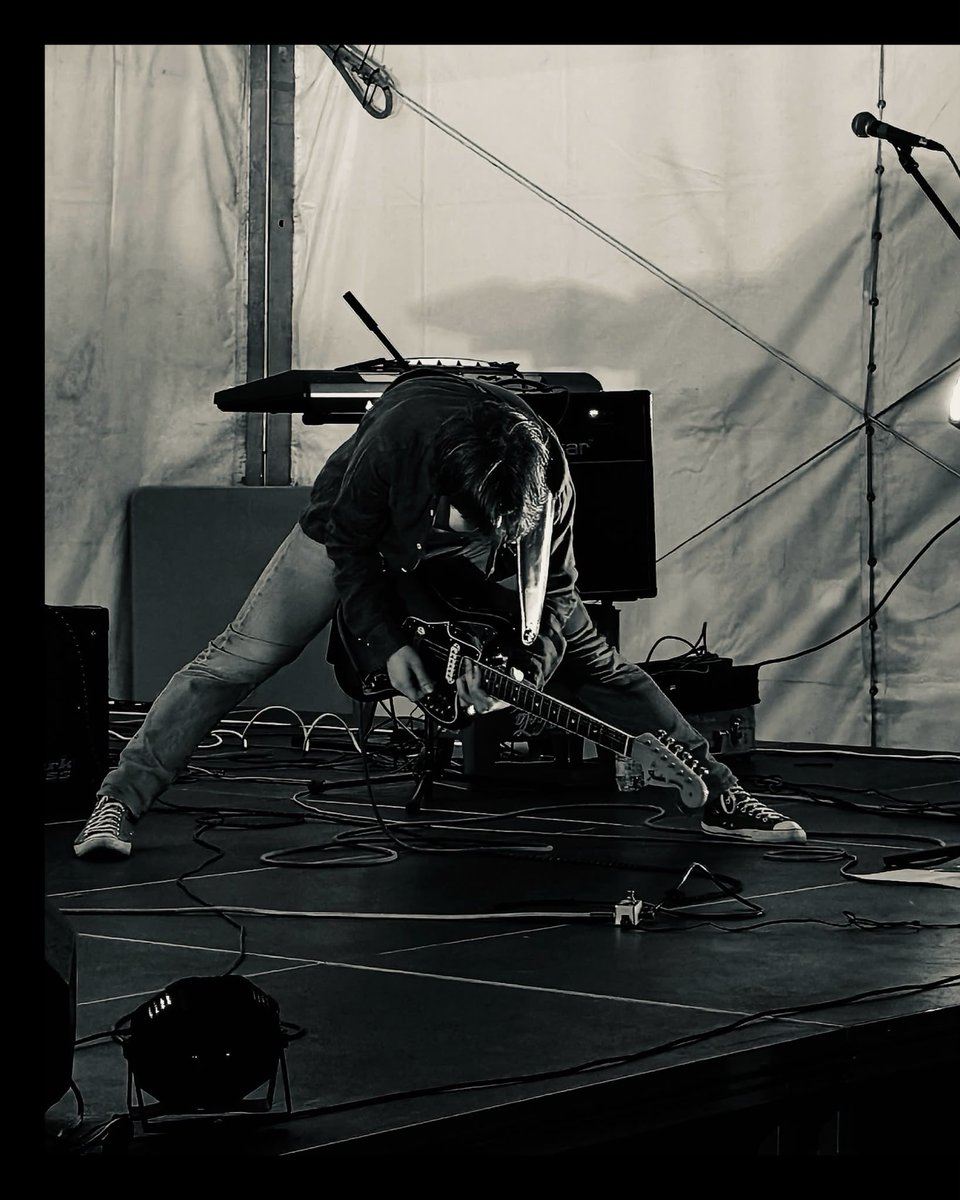 gauzetaldea's tweet photo. Ostiralean gure lehen kontzertua eman genuen etxean! Mila esker gerturatu zineten guztioi, bereziki familia eta lagunei❤️

El viernes dimos nuestro primer concierto en casa. ¡Muchas gracias a toda la gente que se acercó, especialmente a amigos y familia! ❤️ https://t.co/i2lTjDUQxF