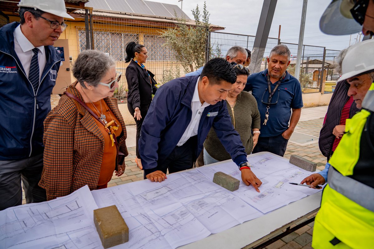 GoreAyP's tweet photo. ¡Ya tenemos un 90% de avance en la platabanda Yerbas Buenas Sur, en el Barrio Jallalla! 🚧✨ 

Gracias a una inversión de más de $576 millones FNDR, recuperamos 2.676 m² de un sitio que estuvo años abandonado. 🌳👨‍👩‍👧‍👦 

Más info en https://t.co/gqyKFKT7G6 https://t.co/RnZovjWxHA