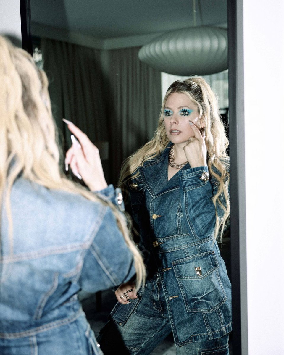 danswinn81's tweet photo. Avril Lavigne https://t.co/8rbaj3wNM5