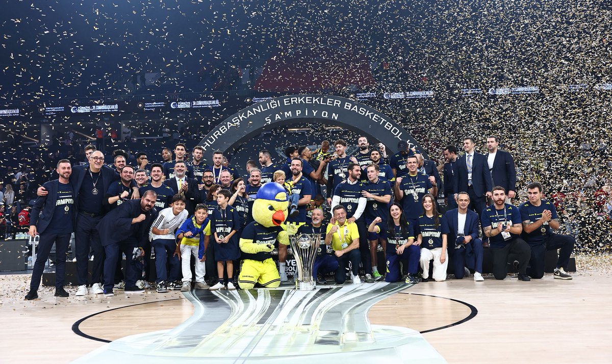 unigfborg's tweet photo. ÜST ÜSTE 2. KEZ, TOPLAMDA 9. KEZ CUMHURBAŞKANLIĞI KUPASI ŞAMPİYONU FENERBAHÇE TARFİN🏆

#UNIGFB https://t.co/roYNynu6Lx