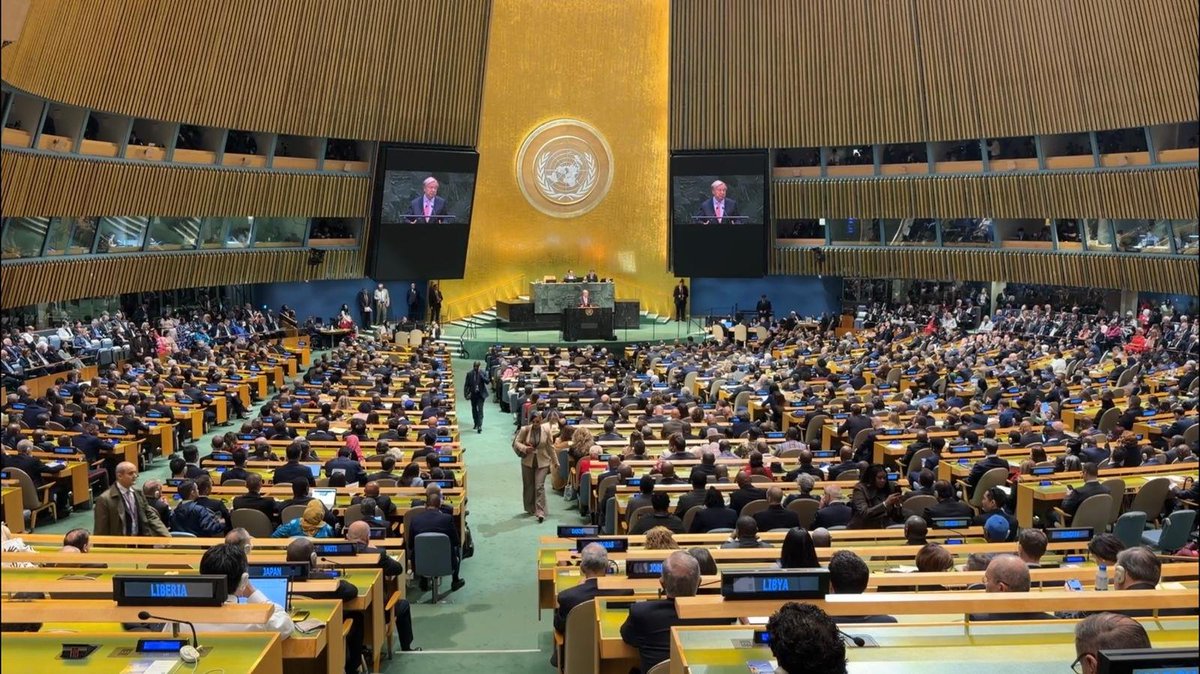MaliMaeci's tweet photo. Son Excellence Monsieur Abdoudaye DIOP, Ministre des Affaires étrangères et de la Coopération internationale, a pris part, ce mardi 22 septembre 2026, à la cérémonie d’ouverture du débat général de la 81ème session ordinaire de l'Assemblée générale des Nations Unies, en présence notamment du Président de la Commission en charge des Affaires étrangères du Conseil National de Transition ainsi que de la Représentante de la Cellule des Relations internationales de la Primature.

Cette cérémonie d’ouverture placée sous la présidence de Son Excellence Monsieur Khalilur Rahman du Bangladesh, Président de la 81ème session de l'Assemblée Générale, marque le demarrage du débat général, au cours duquel le Ministre DIOP est attendu pour livrer le message et la vision du Mali, au nom de Son Excellence Le Général d'Armée Assimi GOITA, Président de la Transition, Chef de l’Etat.

Bureau de l’Information et de la Presse/MAECI