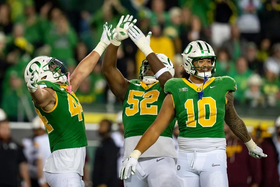 GeauxDuck's tweet photo. If DL plays up to their capability we win 

🦆 #GoDucks #BeatUSC https://t.co/auSIS71K4B