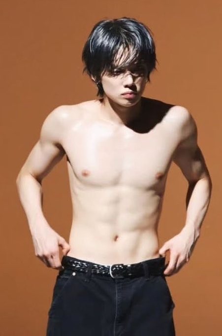 loserbinn's tweet photo. taehyun's tits are kinda like making eye contact with you but yeonjun's tits are just looking out for his opps left and right https://t.co/zhkBEtDitV