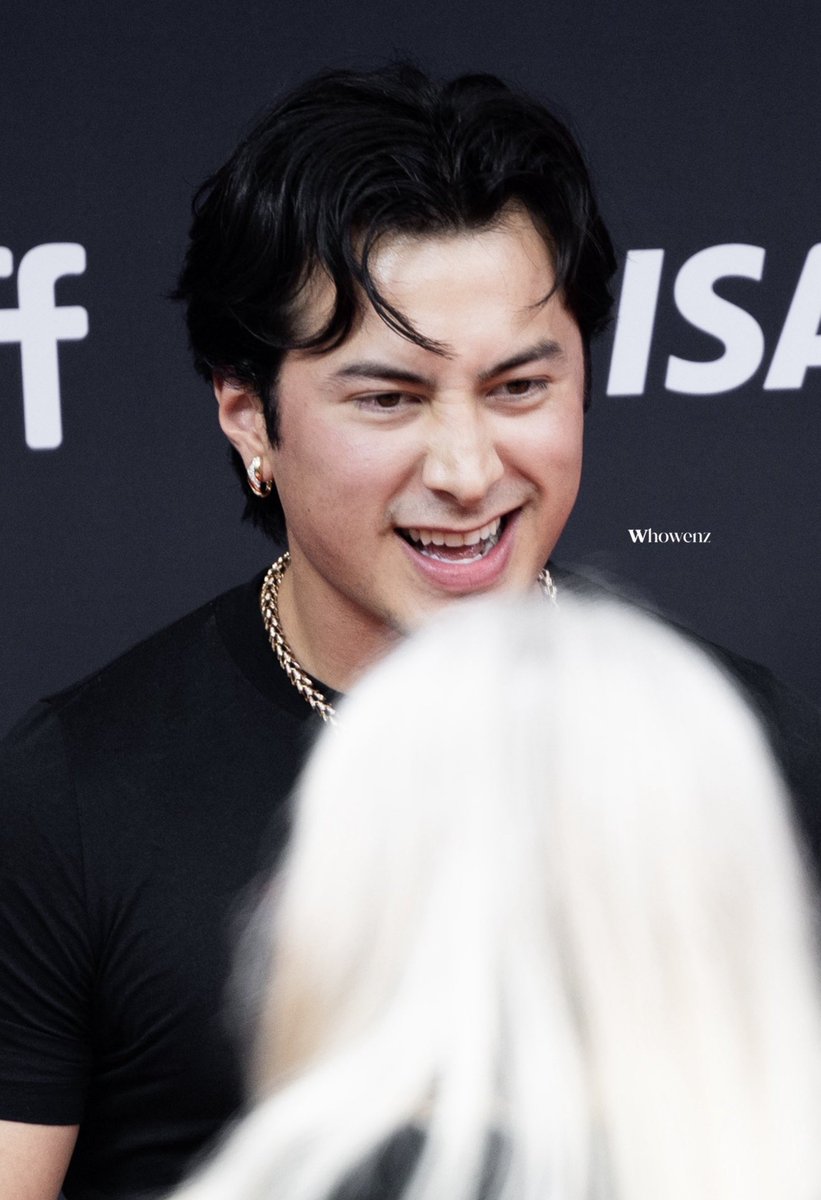 wildlilacshlw's tweet photo. Omg i love this pic sooo much he's sooooooo cuuuuute ๐ฅน๐ฉท
Never stop posting #HUDTIFF ๐๐ https://t.co/w3XmQKSFo1