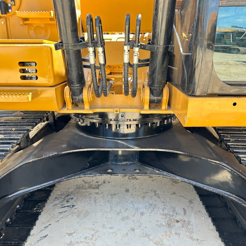 Truckbridge's tweet photo. Excavator CAT320GX 2023
Engine model C4.4
Hours: approximately 500hrs
DM for price
#heavyduty #construction #export https://t.co/QpesfWhCzo