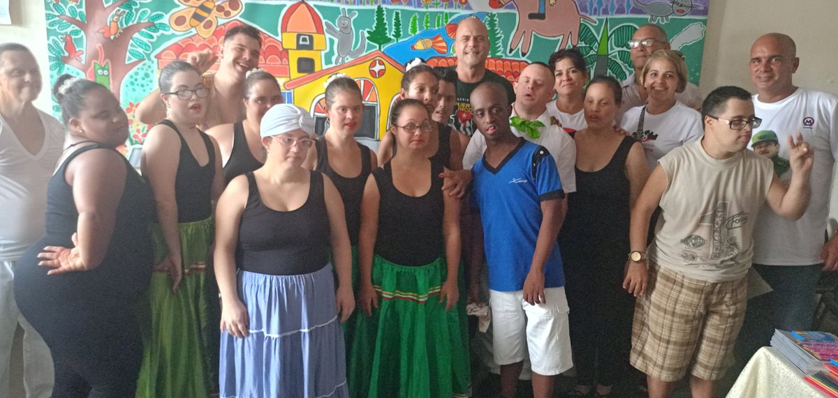 GHNordelo5's tweet photo. Visitamos el proyecto "Con Amor y Esperanza", en Pinar del Río, y entregamos una donación de los #CDRCuba a esos artistas muy especiales que derrochan amor en cada obra. #Cuba #TumbaElBloqueo #66AñosCDR https://t.co/Ac7TFc2gLq