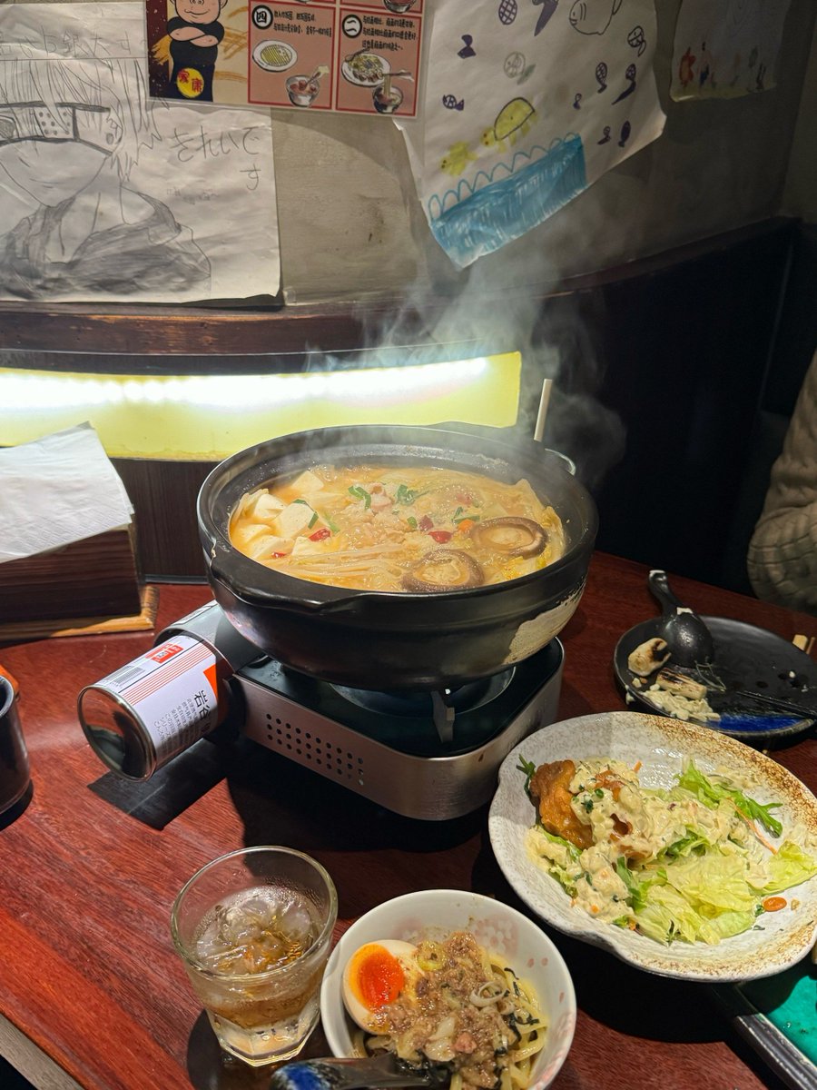EarlieBurg457e's tweet photo. Tarde se apaga, la luz del pequeo restaurante sigue encendida, listo para tu plato favorito. https://t.co/IwhKUDsp3b