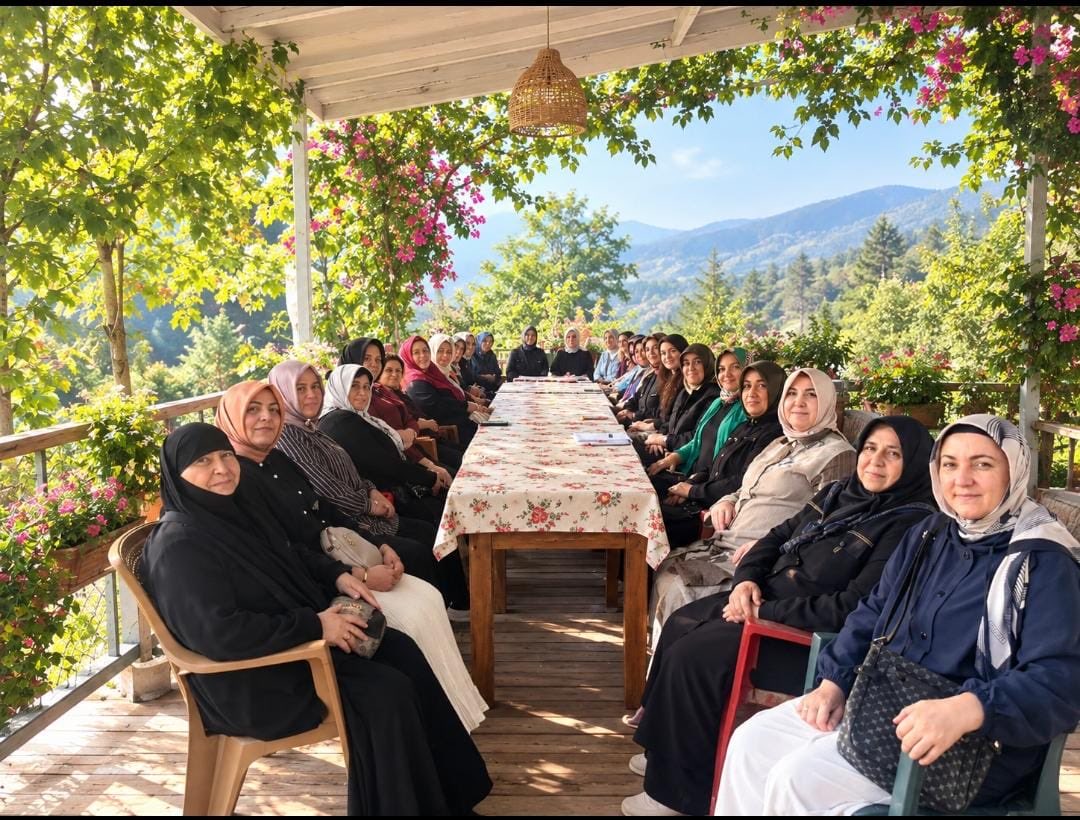 akkadinmaras's tweet photo. AK Parti Kahramanmaraş Kadın Kolları olarak toplantımızı Andırın ilçemizde, Andırın teşkilatımızla birlikte gerçekleştirdik.
Toplantımızın ardından yönetimimizle birlikte Andırın’ımızın farklı bölgelerini ziyaret ederek,ilçemizin güzelliklerini yerinde gördük. https://t.co/ubKdcrrm08