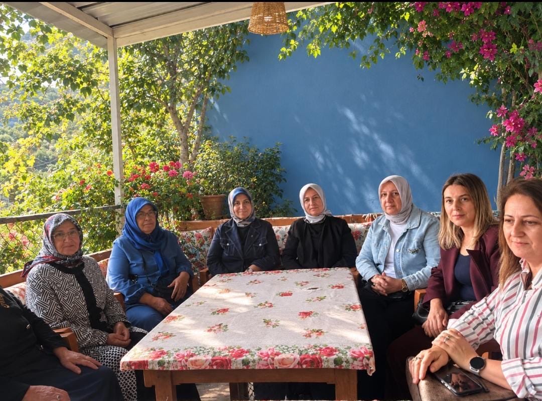 akkadinmaras's tweet photo. AK Parti Kahramanmaraş Kadın Kolları olarak toplantımızı Andırın ilçemizde, Andırın teşkilatımızla birlikte gerçekleştirdik.
Toplantımızın ardından yönetimimizle birlikte Andırın’ımızın farklı bölgelerini ziyaret ederek,ilçemizin güzelliklerini yerinde gördük. https://t.co/ubKdcrrm08