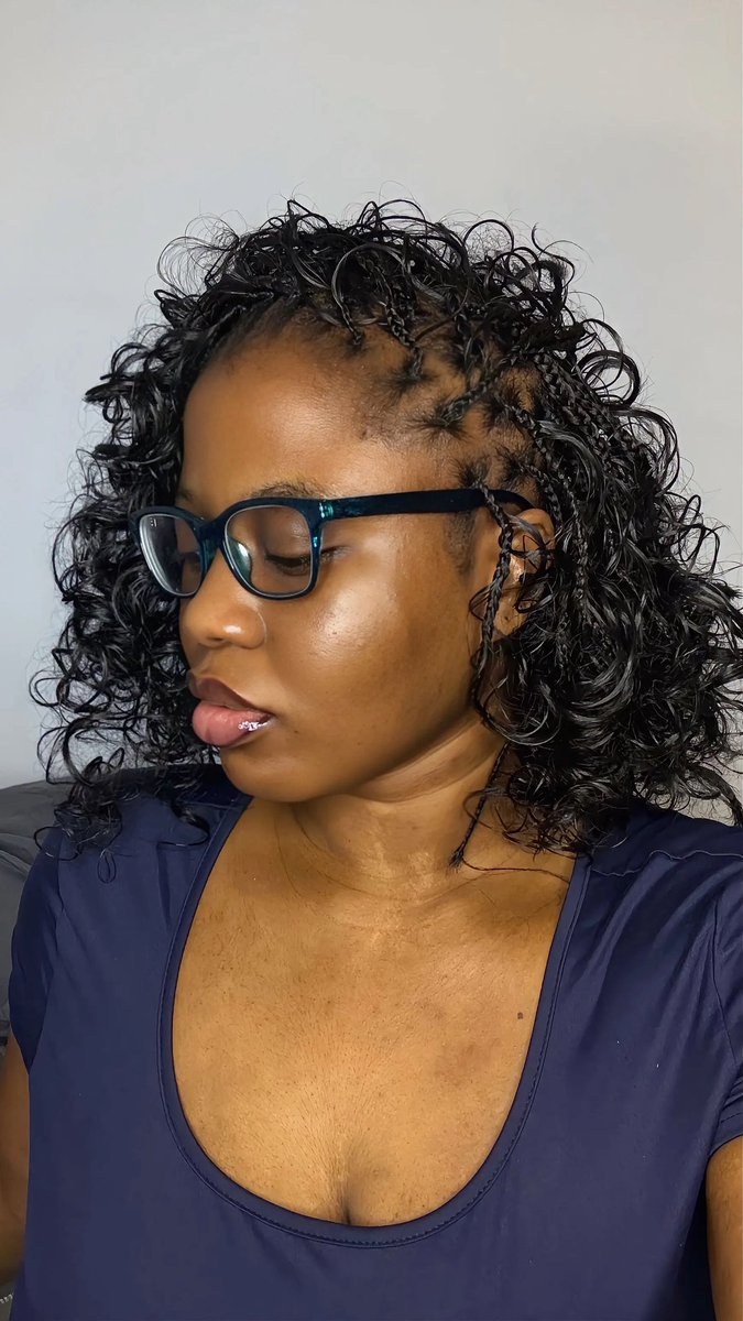 queentakyiwaaa's tweet photo. Sometimes a nerd with an insane side profile 💕 https://t.co/ZgfHaSUJLC
