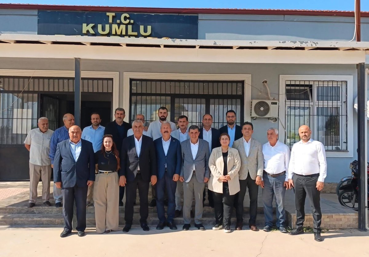 avfatmagulcalim's tweet photo. 📍 Kumlu

Milletvekilimiz Sn.Kemal KARAHAN, İl Başkanımız Sn.Mustafa ERDOĞAN ve teşkilatımızla birlikte Kumlu Belediye Başkanımız Sn.İbrahim PAÇ’ı ziyaret ettik.

Kumlu’muza kazandırdığı hizmetler ve özverili çalışmaları için Belediye Başkanımız Sn.İbrahim PAÇ’a teşekkür ediyoruz.