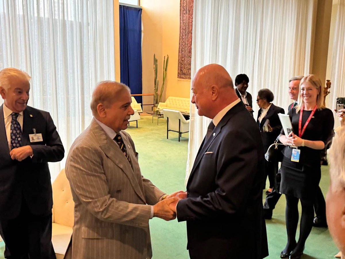 BSWarraich's tweet photo. Prime Minister Muhammad Shehbaz Sharif meets Federal Chancellor of Austria H.E Christian Stocker on the sidelines of the inaugural session of the 81st UNGA. https://t.co/spVE2QUKVm