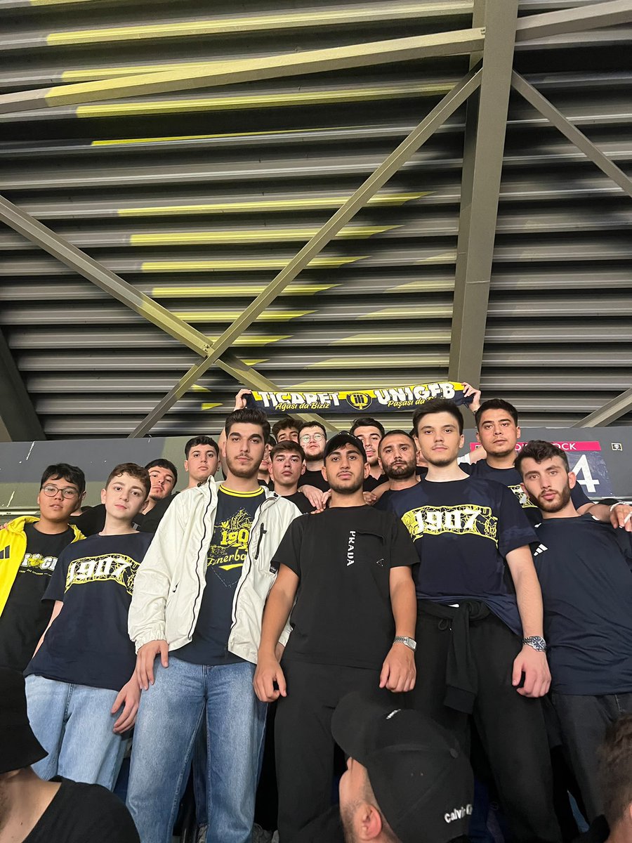 Ticaret_unigfb's tweet photo. DELİ GİBİ AŞIĞIZ FENERBAHÇE!

Fenerbahçe Erkek Basketbol takımımızı, beşiktaş karşısında yalnız bırakmadık. #UNIGFB https://t.co/febJe7x1np