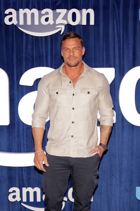 EsPejman's tweet photo. @JohnCena and Alan Ritchson need to finally star in a project together; this duo could absolutely explode the views! 🔥🎬
@PrimeVideo @AmazonMGMStudio @CBSTVStudios @Netflix
#AnneYarısı #HalefKöklerinÇağrısı #WWERaw #WWEMITB #MITB #Reacher #ABi #Netflix #JohnCena https://t.co/837cTEscOk