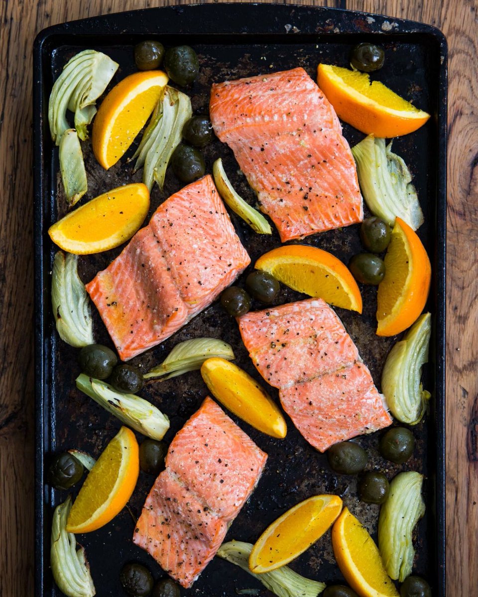 FruitsfromChile's tweet photo. It's the first day of fall! Welcome the new season with Salmon with Chilean Navel Oranges: tender, flaky salmon paired with the bright, sweet flavour of fresh citrus. Simple, fresh, and perfect for a cozy fall meal.
🍊 Get the recipe: https://t.co/KvymMk66wD https://t.co/hJFcmPVWQu