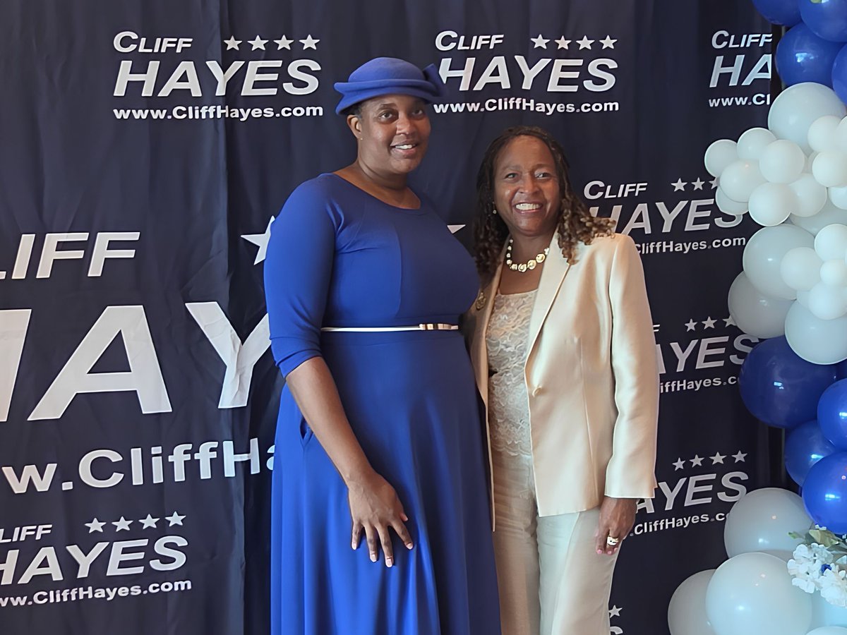 RoadsAction's tweet photo. We’re honored to share that Hampton Roads Community Action Program received the 4Cs Community Recognition Award at the Sunday Blue Crescendo Awards Event, presented by Delegate Cliff Hayes.

We’re especially proud to celebrate this moment with our CEO, Edith G. White.

#HRCAP https://t.co/9GDazAuMmu