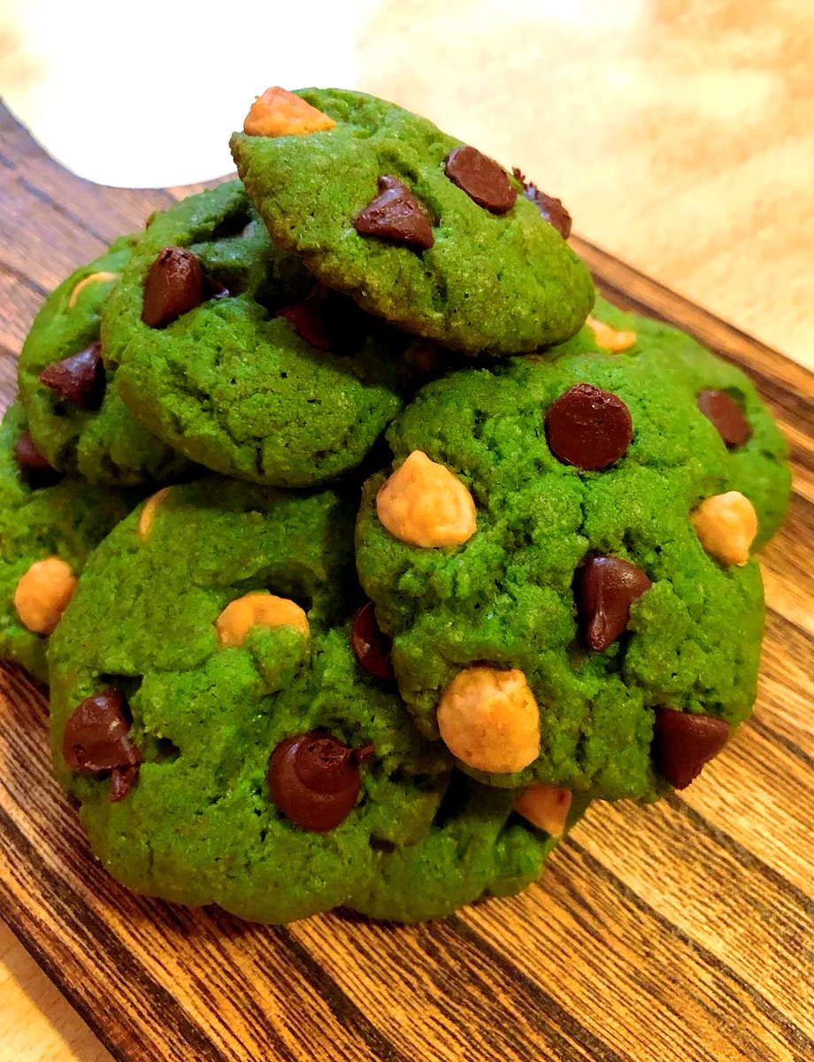 KarleneMeski's tweet photo. Hoy disfruté hornear galletas de chispas de chocolate con amigos  Masa perfecta, aroma delicioso y risas que acompaan todo el proceso! https://t.co/YlA25xEHWl