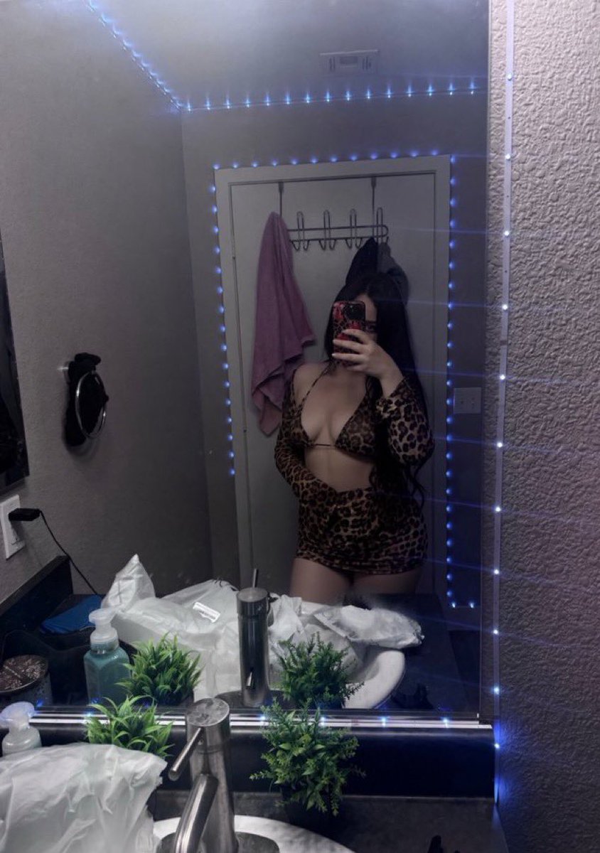 latina_momma01's tweet photo. Up for meets??? #704freaks #cltfreaks #336freaks #charlottefreaks #asscheeks https://t.co/oS89jf96YI