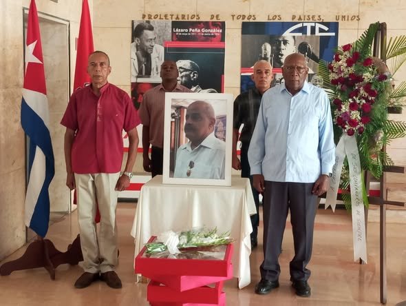 Yoamel_Acosta's tweet photo. Tardíamente conocemos sobre la triste noticia del fallecimiento en días recientes del destacado dirigente sindical Luis Manuel Castanedo Smith, desde la #LaLisa nos unimos en el homenaje de toda la familia sindical cubana. https://t.co/5rmBUrMAcP