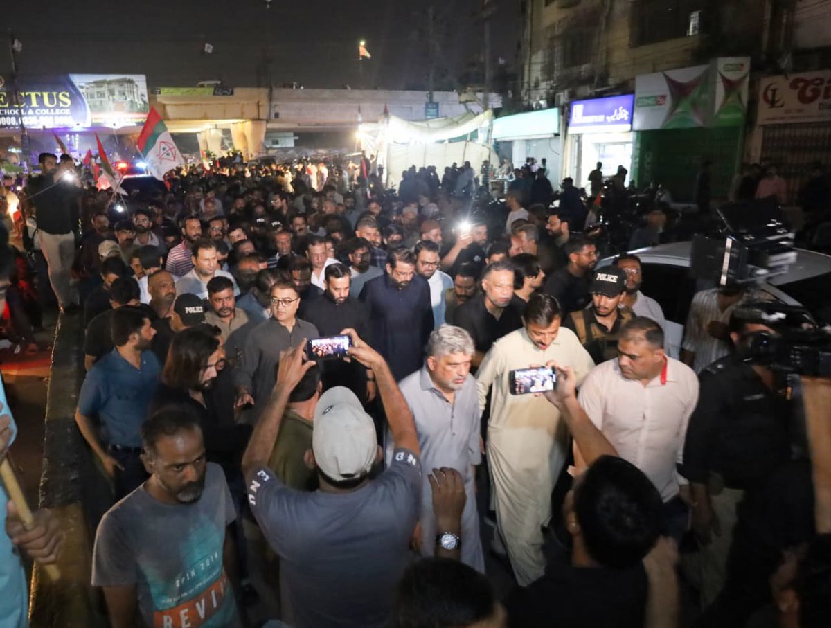 MQMPUpdates's tweet photo. فیڈرل بی ایریا آمد پر سید مصطفیٰ کمال کا اہلیانِ فیڈرل بی ایریا کی جانب سے پرتپاک استقبال۔

#MustafaKamal #Karachi #MQMPakistan #FBAreaTown #YouthConvention #انتظامی_یونٹس_تو_بنکر_رہیگا https://t.co/4Yf65yzOwW