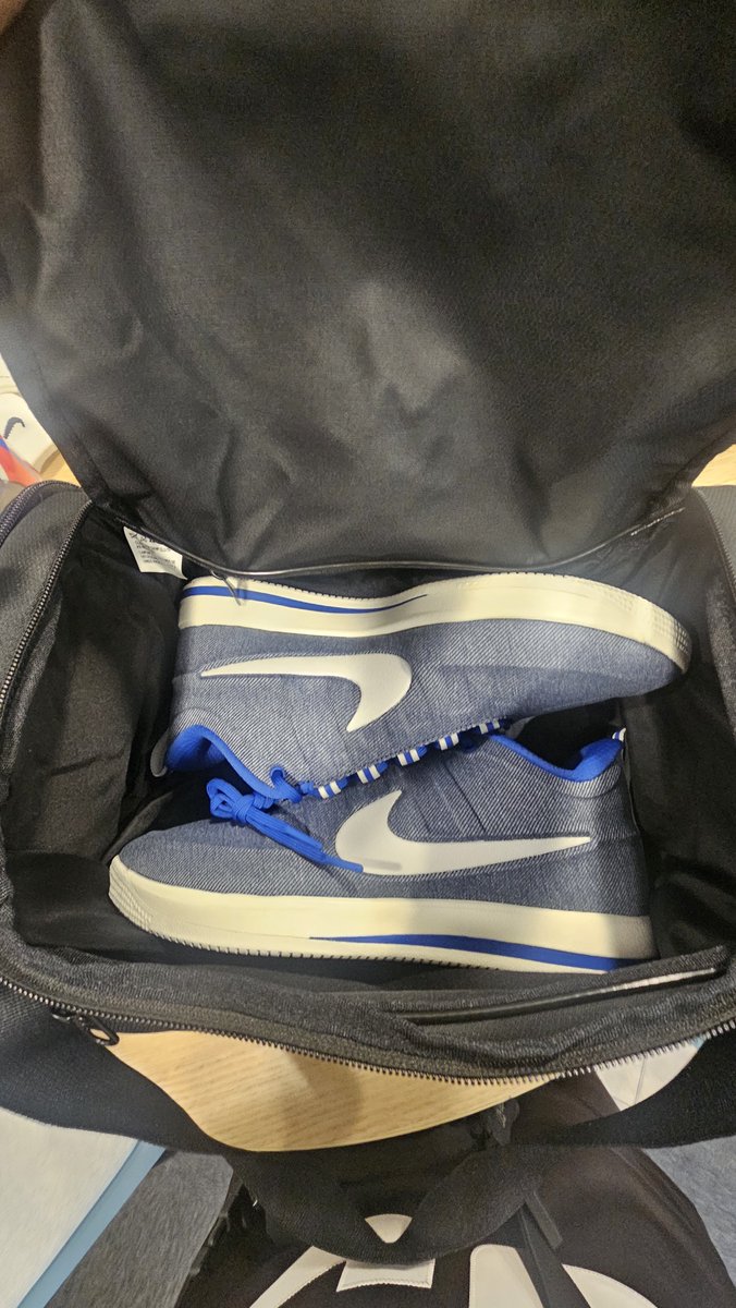 NBAdoPovo's tweet photo. A Nike me chamou pra conhecer o escritório deles em SP e também apresentar os próximos tênis de basquete que serão lançados aqui no Brasil

De quebra, ainda teve um bate-papo com a Hortência e ainda ganhei um Nike Book 2 de presente

Obrigado @Nike 🥹 https://t.co/SIGjGvcqrn