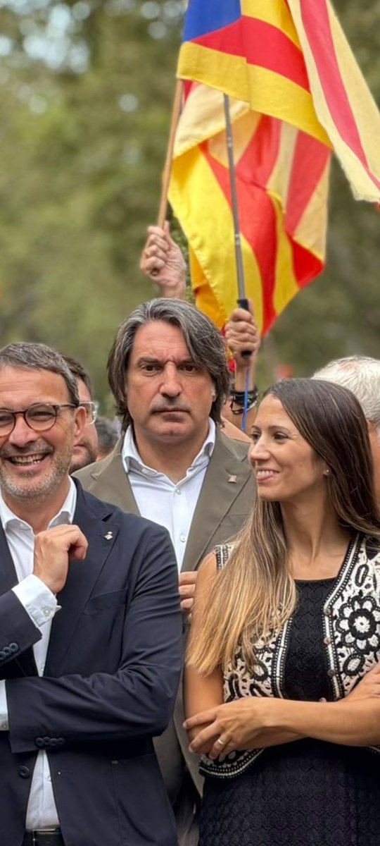 perinno's tweet photo. Clar i català! Clar i català, porcs feixistes amb disfressa de traïdors cambonians, #pujolistots 👴🏻🇪🇸💸 sipais i franquistes vividors. 
No passareu @CatalunyaAC! No! #FDLGP! #FORA! #FORA! 🐷

©️perinno🏌🏾 https://t.co/oIWEYFd8k3