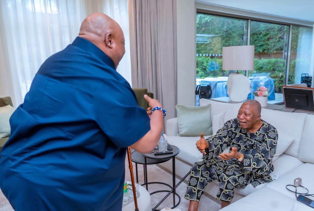 imakun12's tweet photo. Gov Ademola Adeleke today paid a courtesy visit to renowned philanthropist, distinguished businessman, and Chairman of Premier Lotto Limited, Sir (Dr.) Kensington Adebutu, GCON the Odoole Oodua who warmly congratulated him on his re-election.✅🥰 https://t.co/xyheEQtfIT